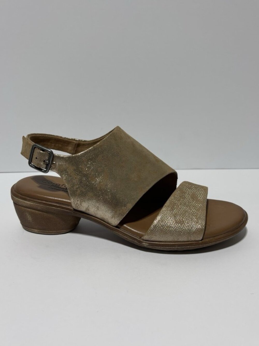 Comfortiva Women’s Nelma Gold Slingback Sandals, Size 8 M